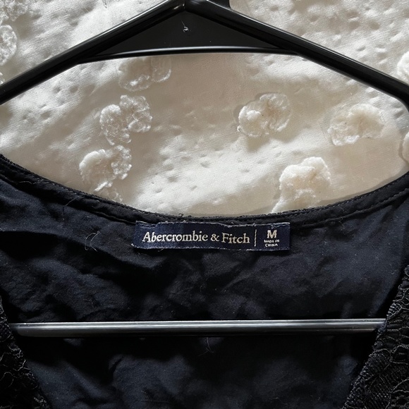 Abercrombie & Fitch Black Lace Crop Top/Size Medium - Picture 6 of 9